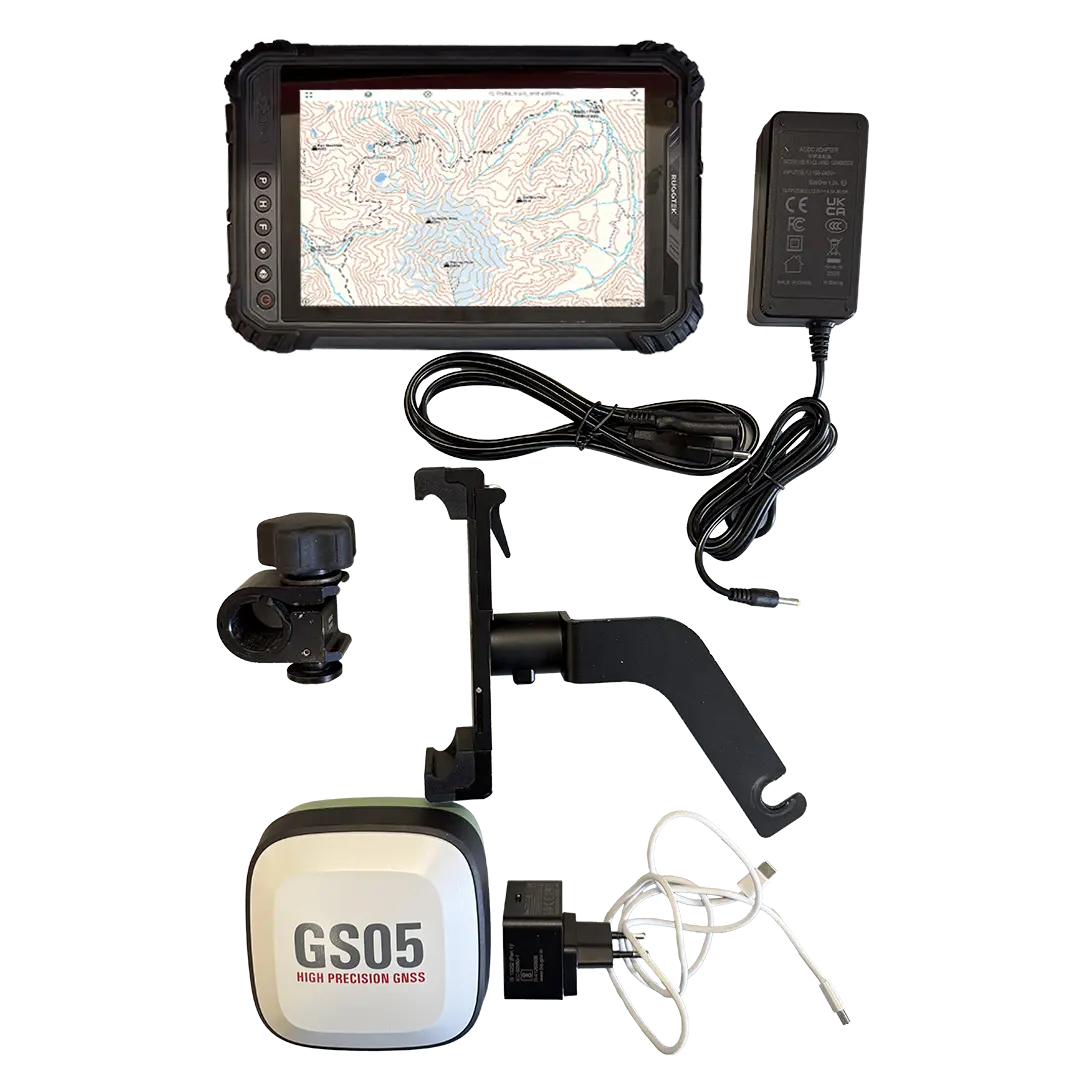 Kit GNSS de înaltă precizie Ruggtek GS05: tabletă robustă, receptor GNSS cubic, surse de alimentare și suporturi de montare.